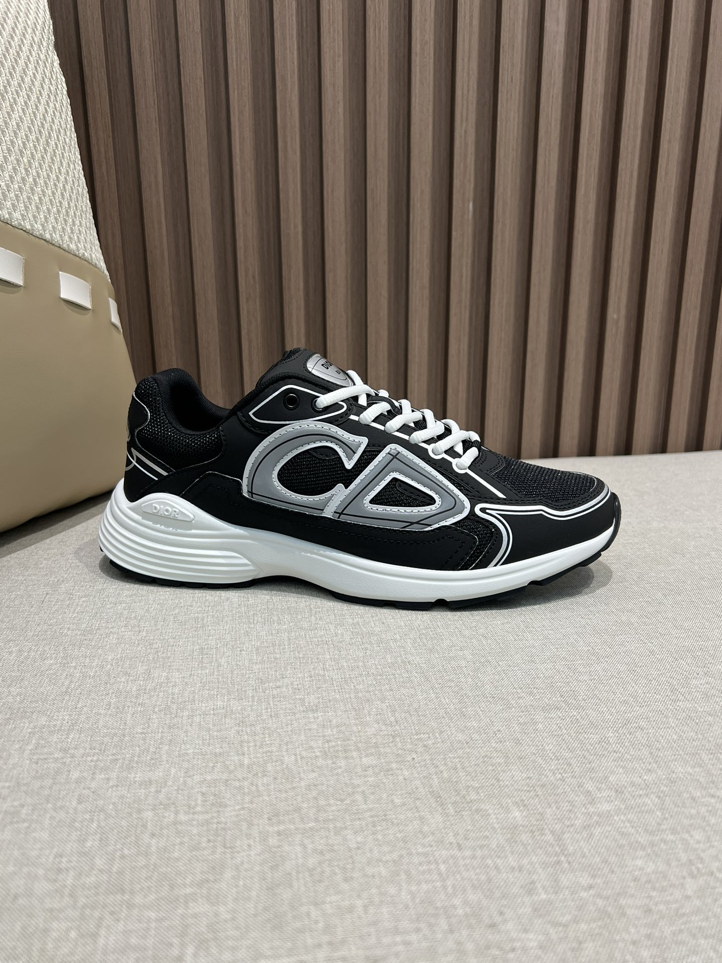 B30 Sneaker