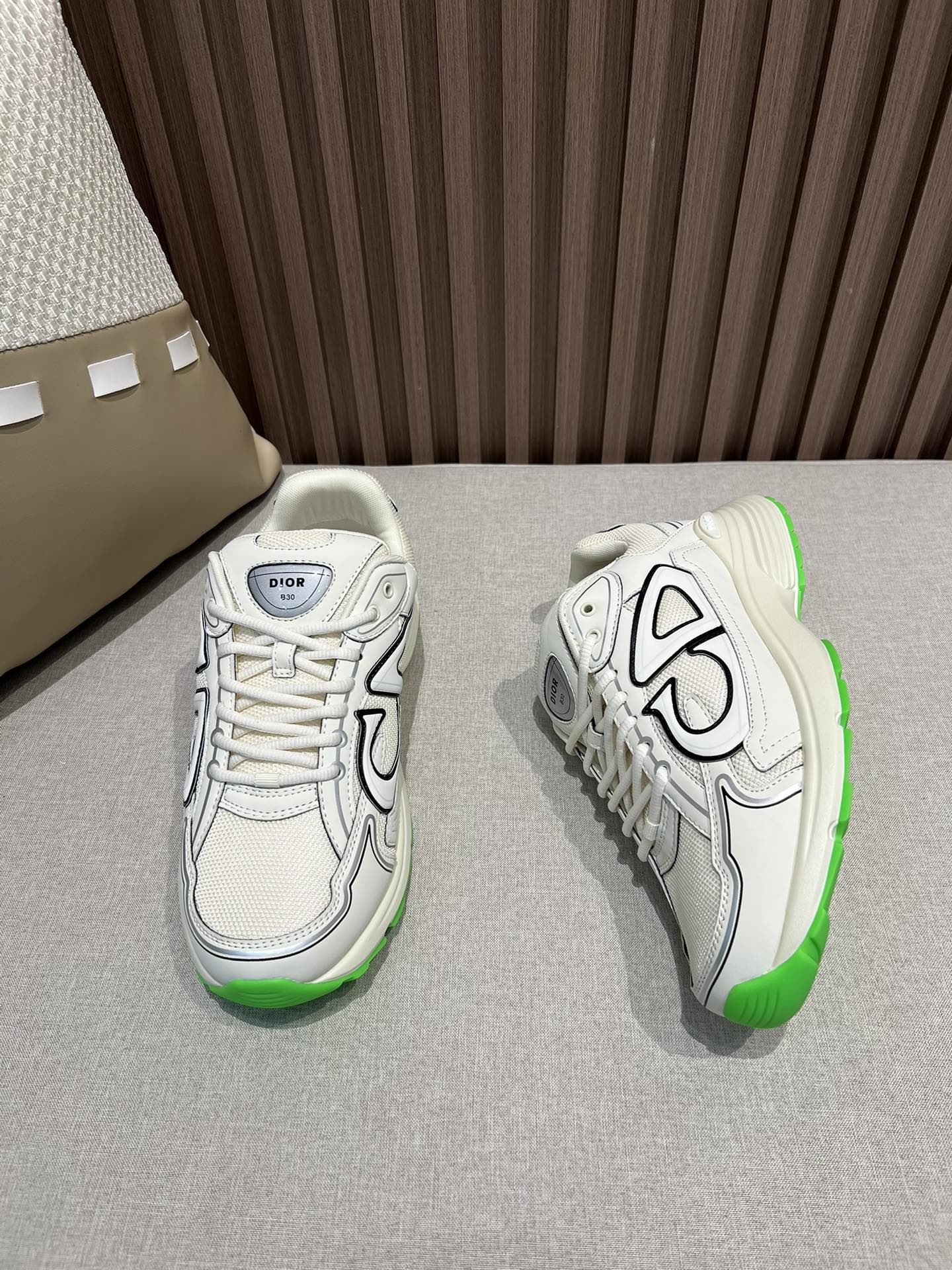 B30 Sneaker