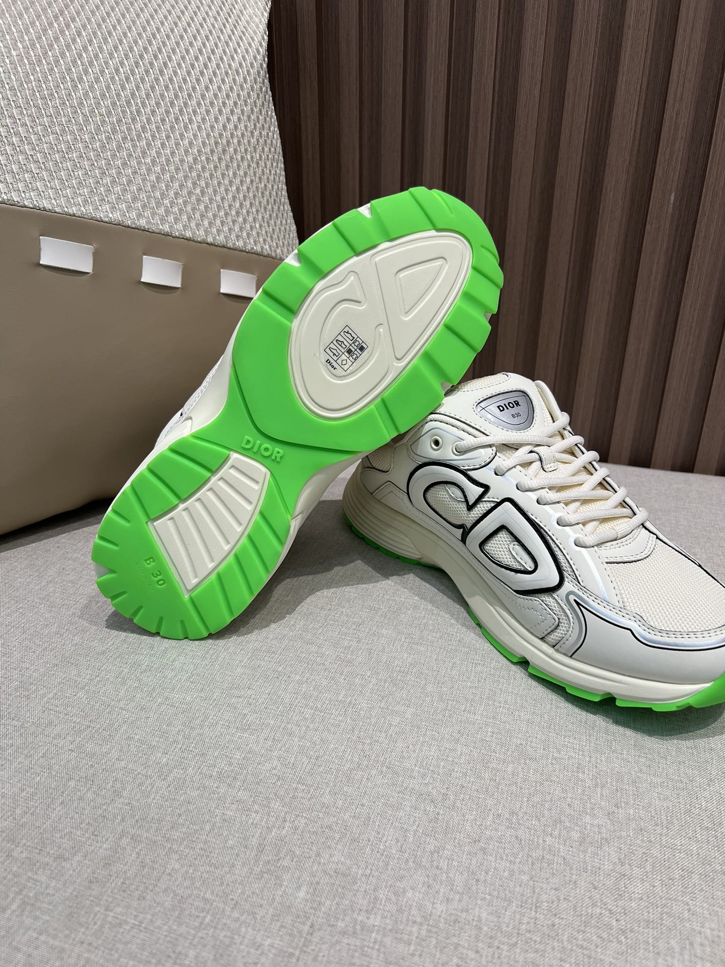 B30 Sneaker