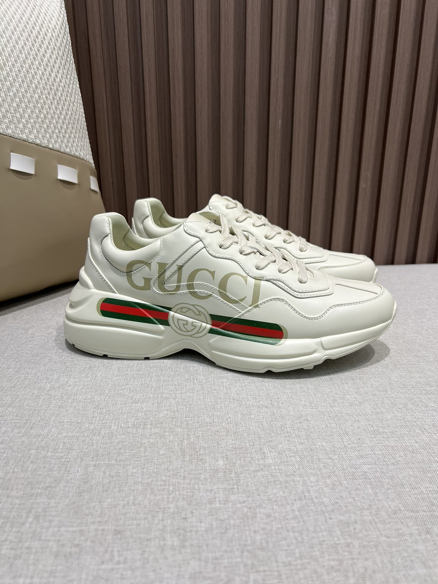 Men's Rhyton sneaker with Gucci logo