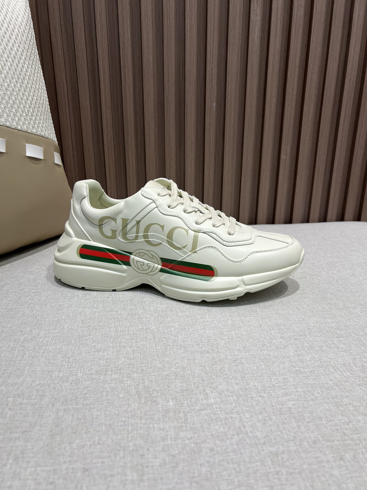 Men's Rhyton sneaker with Gucci logo