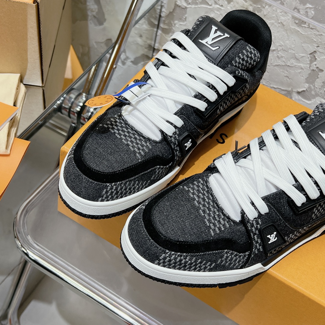 LV Trainer Sneaker