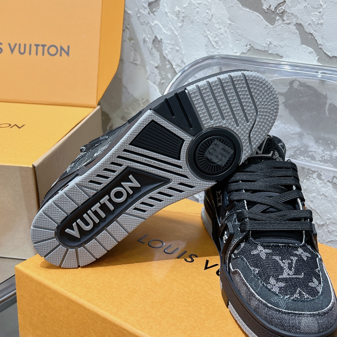 LV Trainer Sneaker