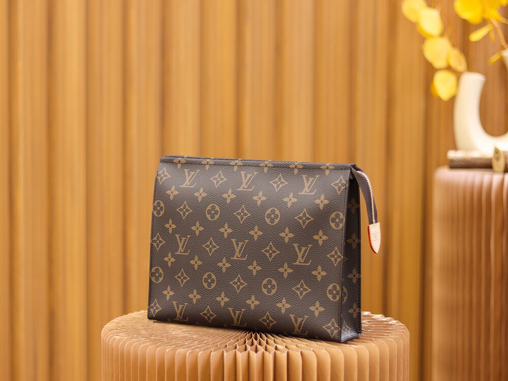 Lv Toiletry Pouch 26