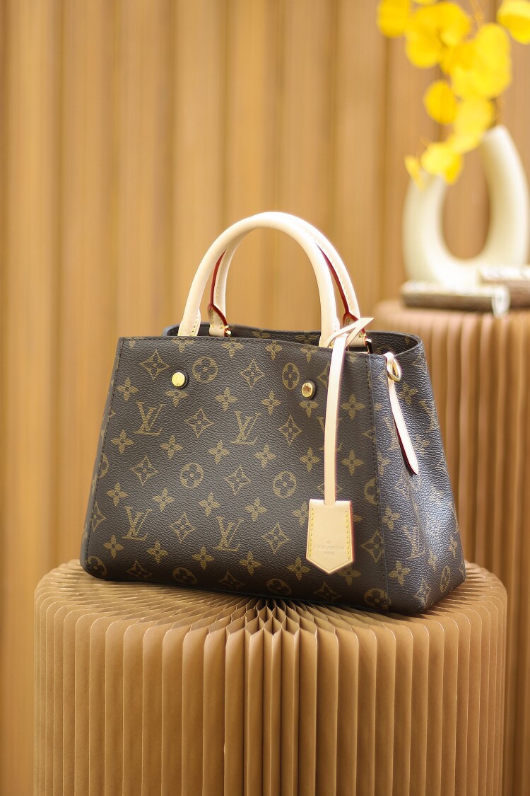 Lv Monogram Montaigne BB