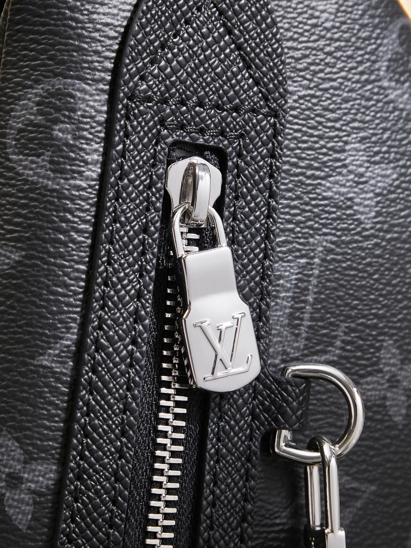 Lv Duo Slingbag